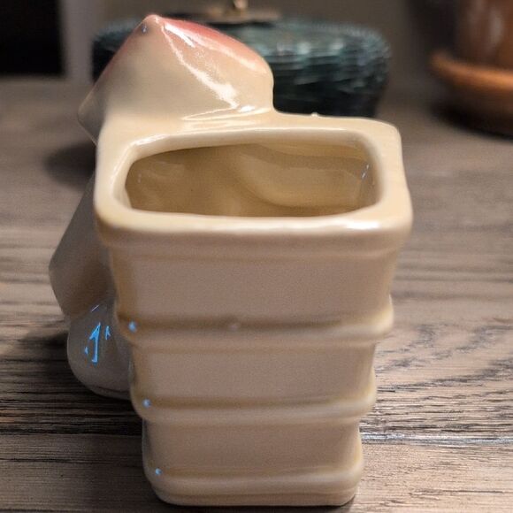 Vintage Shawnee Pottery Asian Child Reading a Book Planter USA #574 1950s - Picture 3 of 9